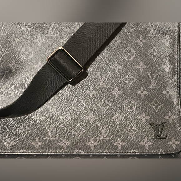 Authentic Louis Vuitton messenger bag brand new never used still in powder bag - Picture 3 of 6